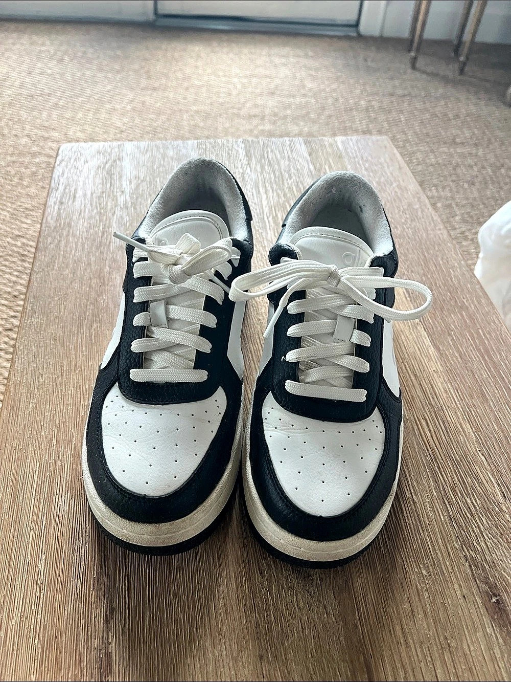 alo Black & White Sneakers size 71/2